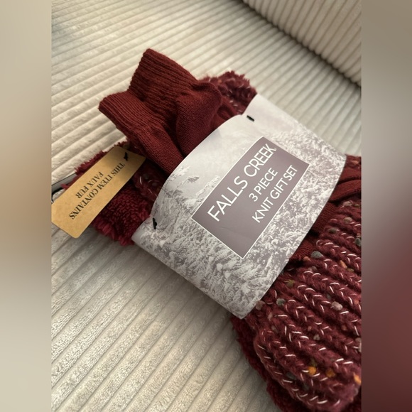 Falls Creek 3 piece knit 🧶 gift set: scarf, gloves & hat NWT - Picture 2 of 3